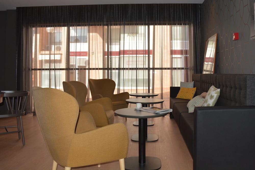 Up Rooms Vic Hotel Exteriör bild