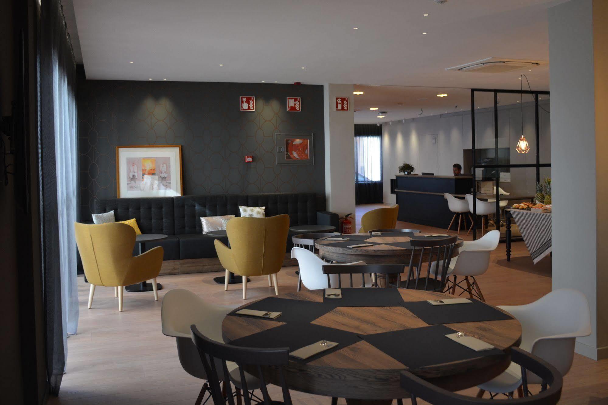 Up Rooms Vic Hotel Exteriör bild